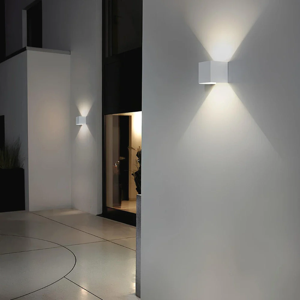 Adjustable Wall Light - Image 7