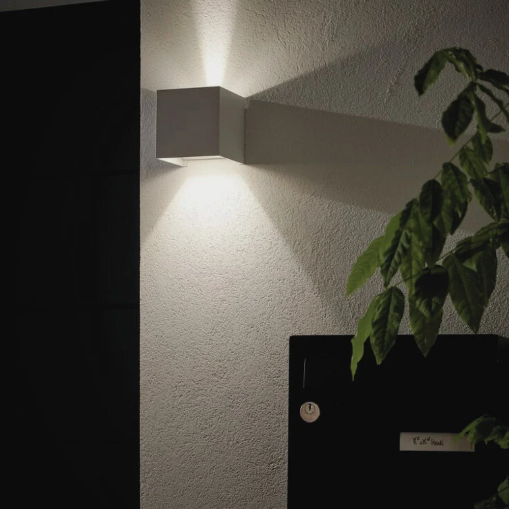 Adjustable Wall Light - Image 9