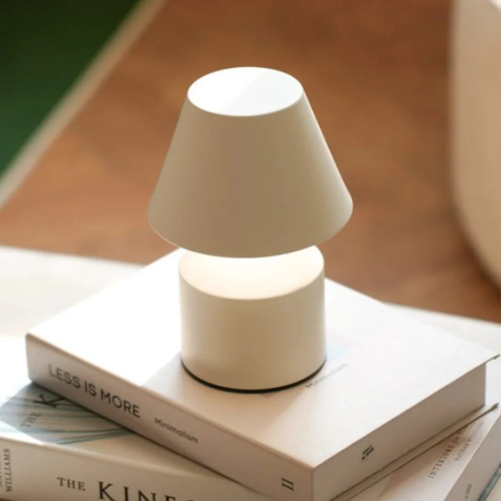 Oblo™ Table Lamp - Image 5
