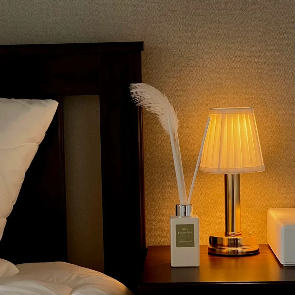 Retro Elegance Table Lamp - Image 5