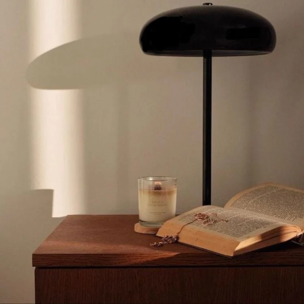 Sleek Retro Table Lamp - Image 5